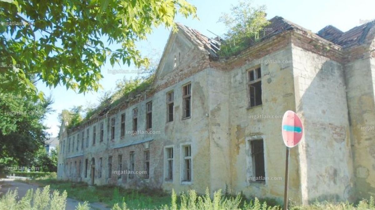 Fillérekért eladó a Monarchia katonai múltja, romos laktanya épülete vár megmentőre (+ galéria)