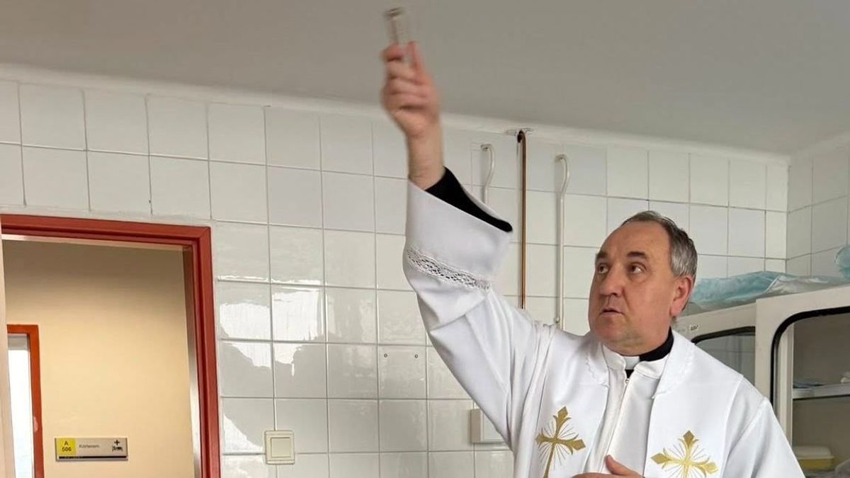 Megáldották az ajkai kórház dolgozóit és betegeit