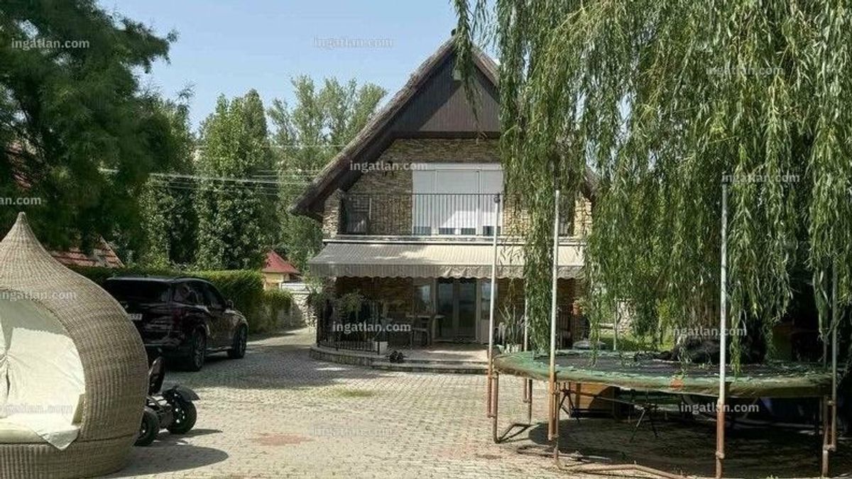 Saját strand, luxus és panoráma – Ritka gyöngyszemet árulnak Balatonkenesén (galéria)