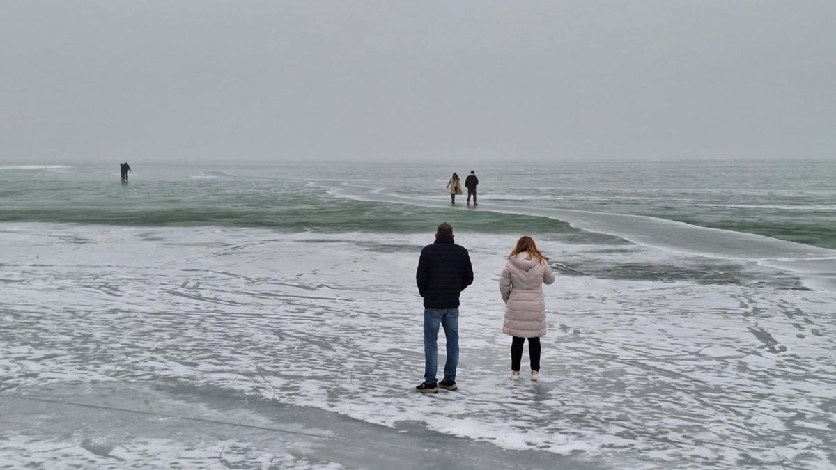 Az űrből is lenyűgöző téli arcát mutatja a Balaton