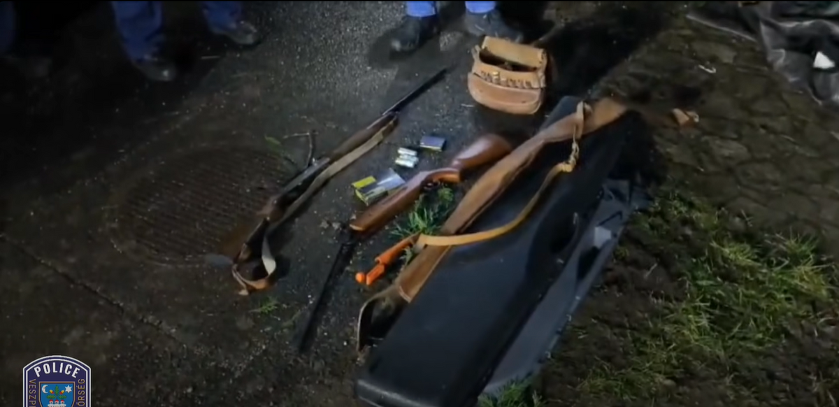 Vadászpuska volt a kezében