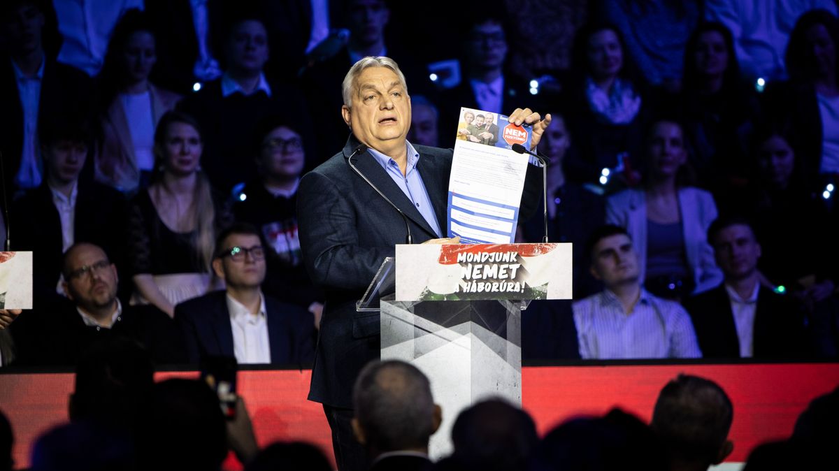 Személyesen Orbán Viktor viszi ki az első nemzeti petíciót
