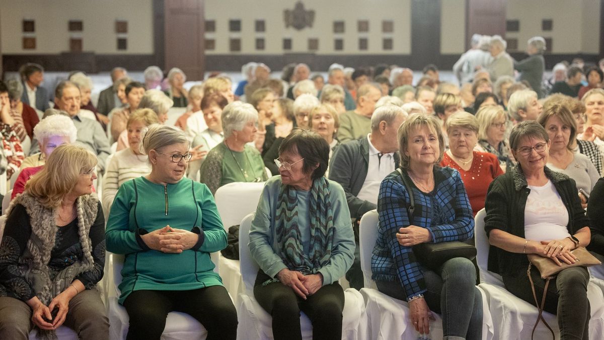 Országos nyugdíjas-találkozót tartott az Életet az Éveknek Szövetség Sümegen (+galéria)