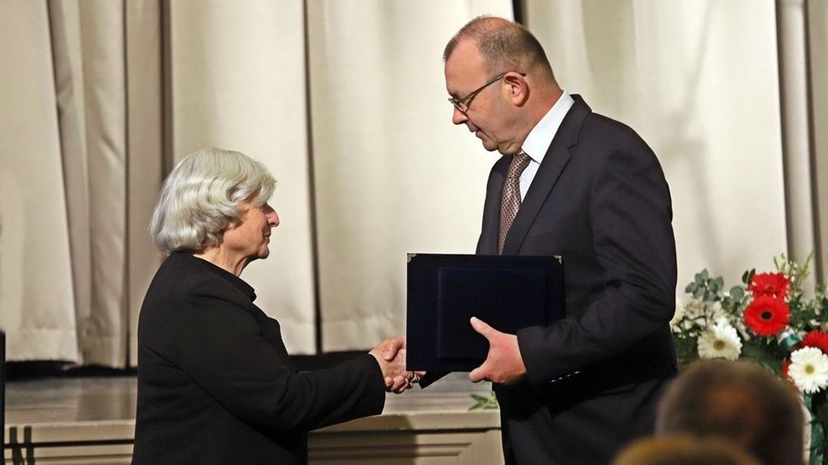 Rangos elismerést kapott a költő, aki évtizedek óta Balatonfüred irodalmát formálja