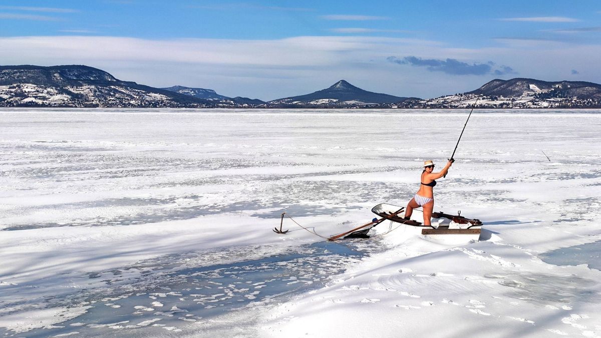 Visszatért a bikinis jégkirálynő – Tóth Piros újabb dobása a Balatonba