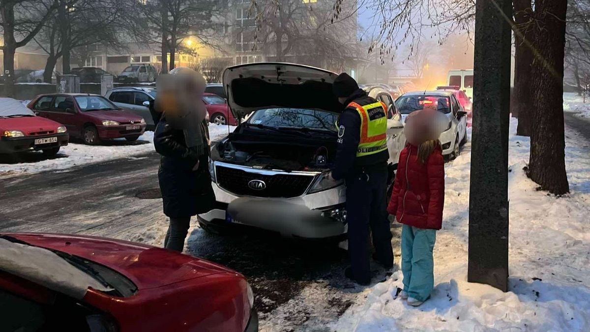 Didergő édesanyának és kislányának segítettek a veszprémi rendőrök