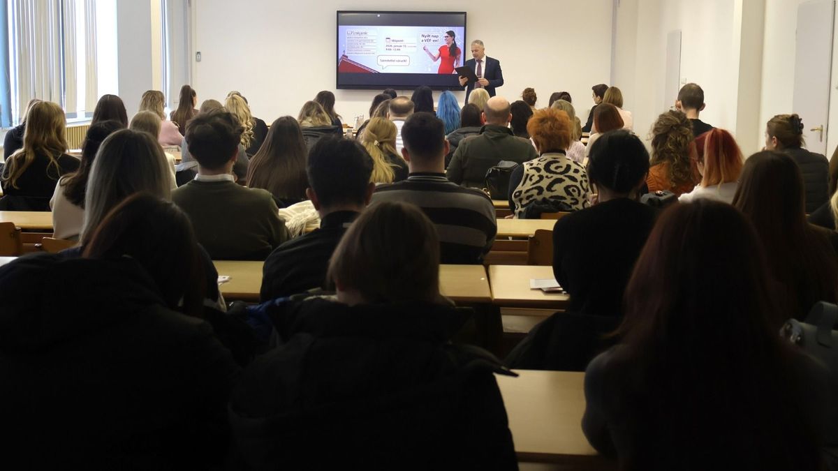 Rengeteg érdeklődőt vonzott a Veszprémi Érseki Főiskola nyílt napja