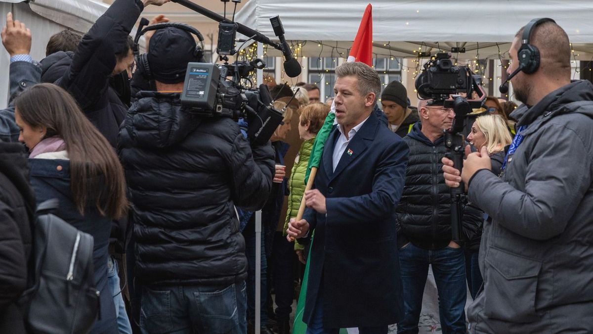 A Tisza Párt elnöke saját köre ellen is léphet a politikai előnyért