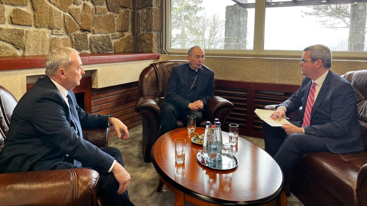 Érseki fogadás és bakonyi látogatások Takács Péter programjában