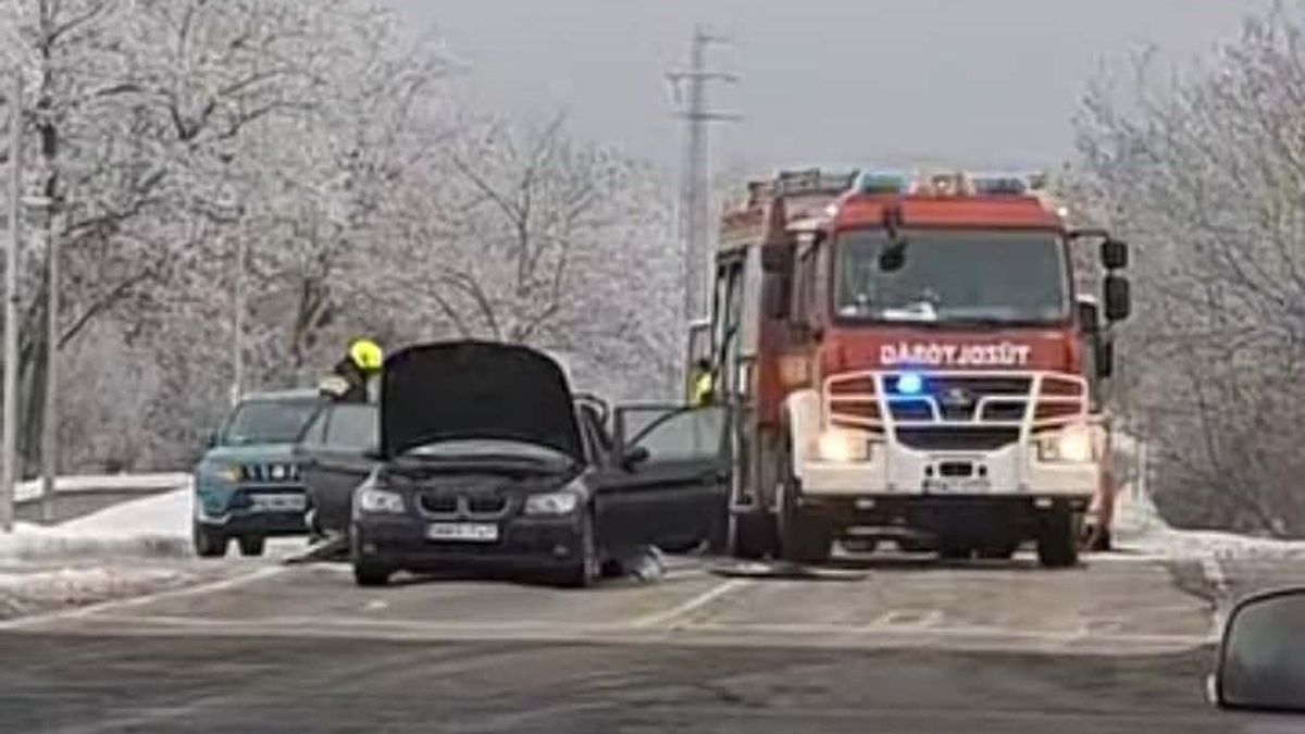 Autó égett a Vámosi úton (videó)