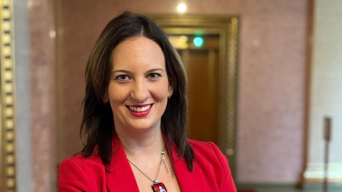 Sok sikert kíván a vizsgázóknak Hegedűs Barbara a veszprémi kampuszon (+ fotó)