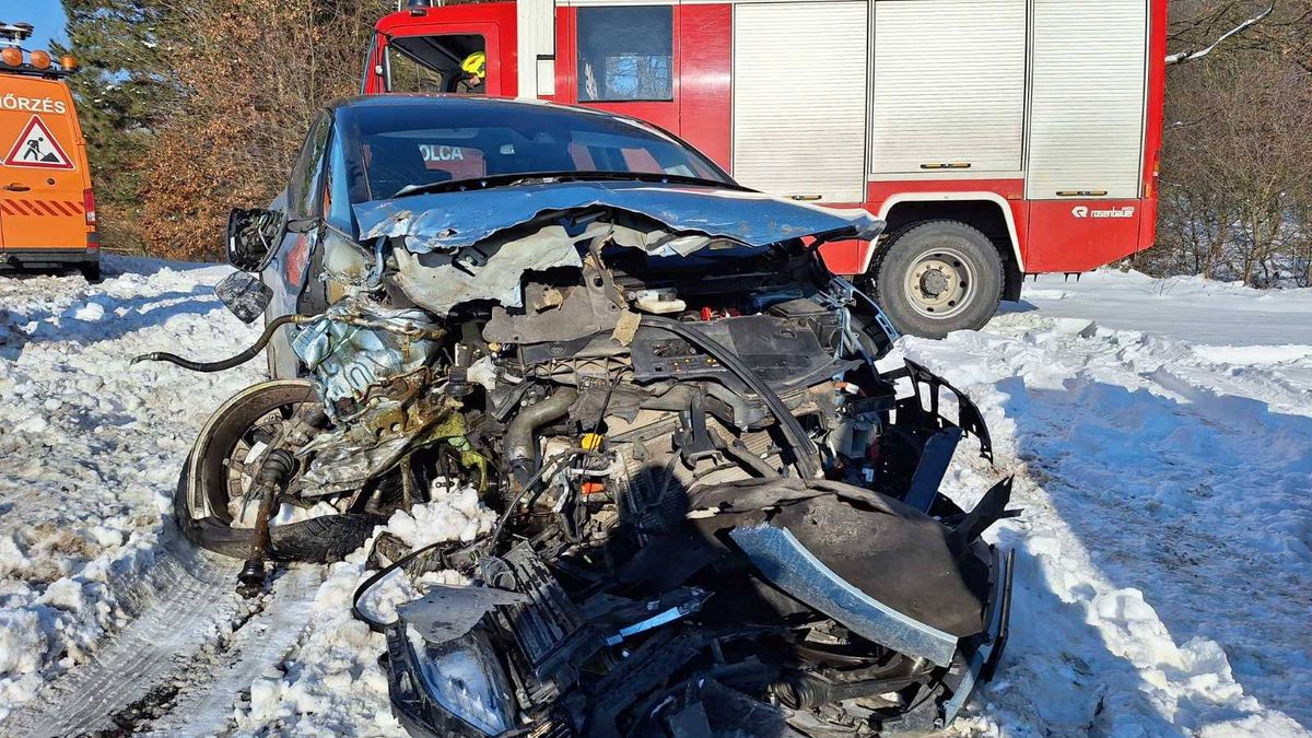 Most érkezett: megrázó helyszíni fotók a lesenceistvándi súlyos vonatbalesetről (+ galéria)