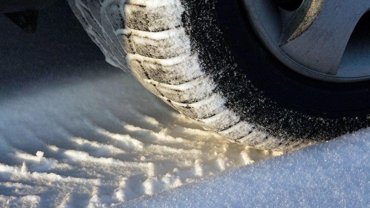 Ezt ellenőrizd azonnal, ha négyévszakos gumival közlekedsz télen!