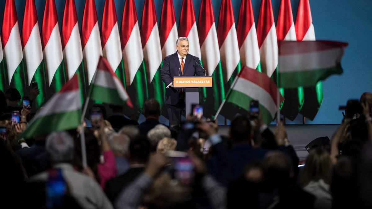 Orbán Viktor: ameddig ők vergődnek, mi tesszük a dolgunkat