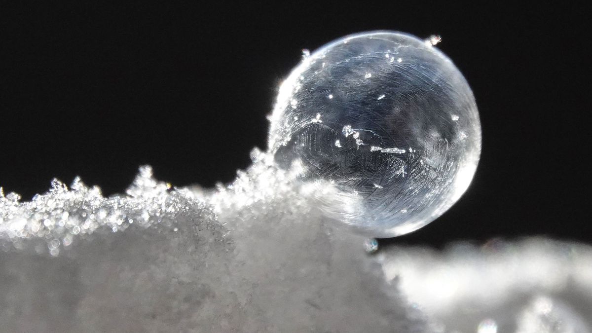 Fagyott buborék és csillogó hódara: különleges fotók a téli csodáról (+ galéria)