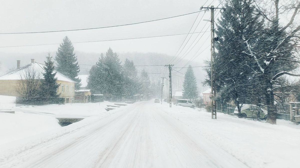 Jégvarázs a valóságban: Úrkút és Szentgál a havazás fogságában