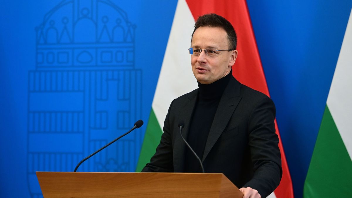 Szijjártó Péter átadta Kunszigeten a SICK Kft. beruházását