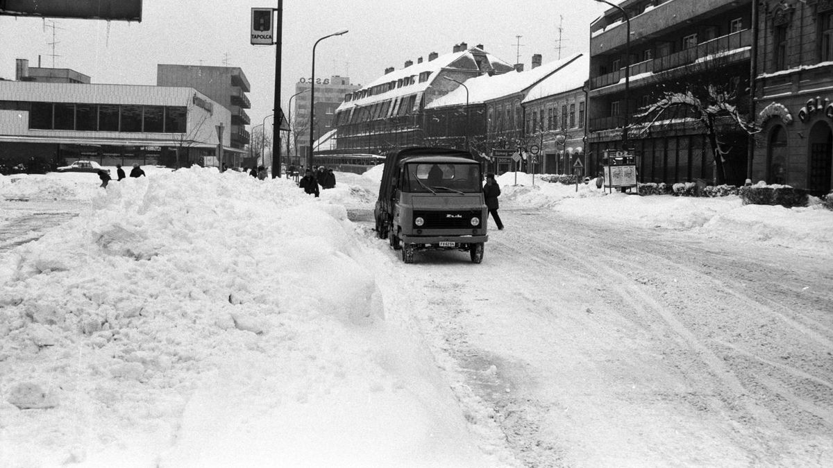 Hóban rekedt emberek, lefagyott végtagok – ilyen volt 1987 tele