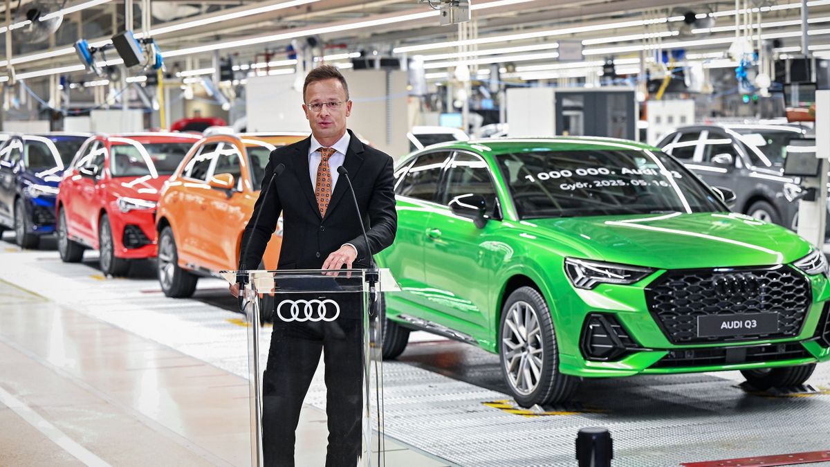 Szijjártó: az Audi győri gyára folyamatosan növeli a termelését