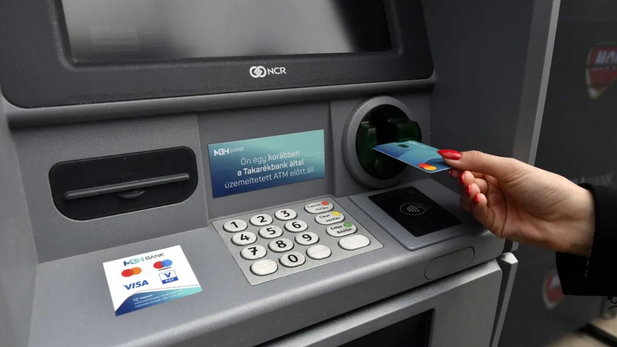 Bankkártyások figyelem: változik az ATM-ből felvehető pénz összege