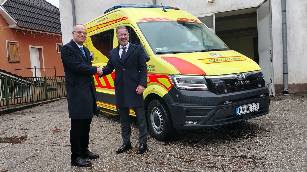 Korszerű mentőautó emeli a betegellátás színvonalát Ajkán