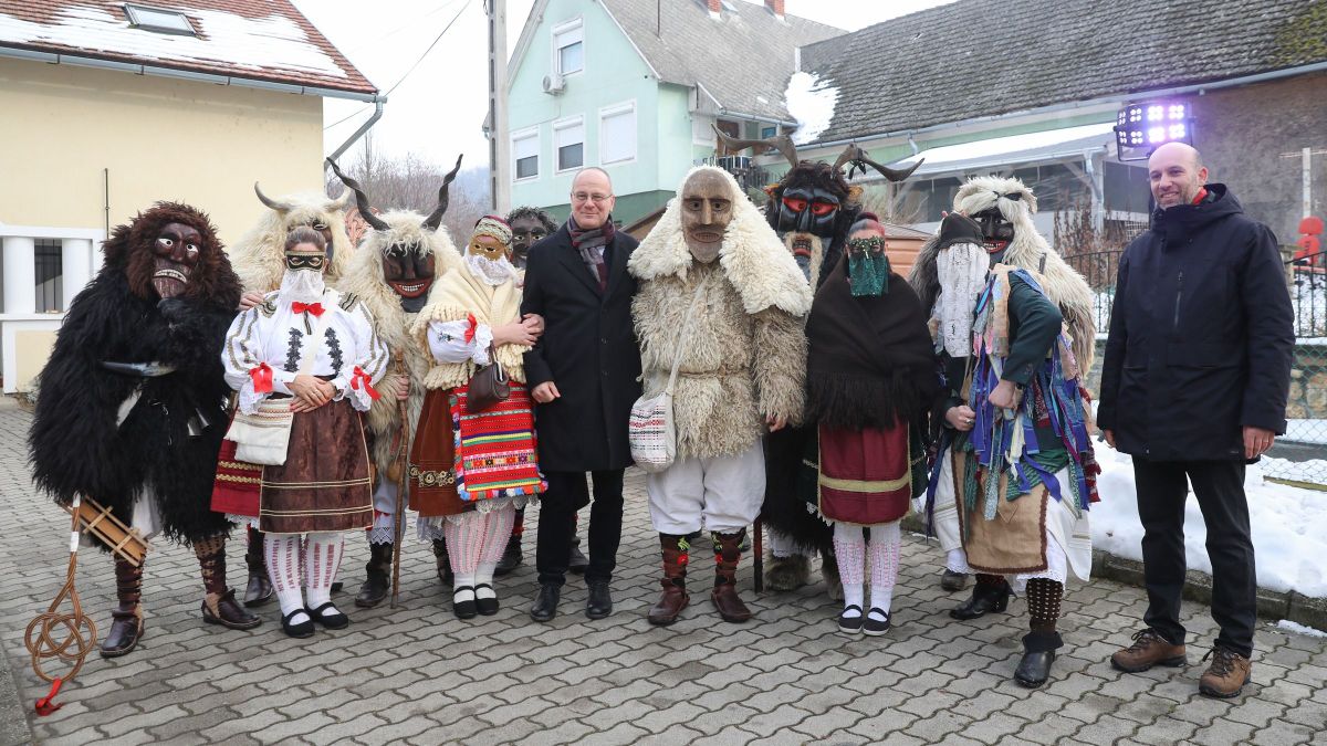 Télbúcsúztató busókkal és borfőző versennyel (galéria + videó)