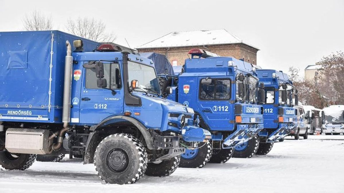 Így segítenek a katonák és rendőrök a rendkívüli hóhelyzetben