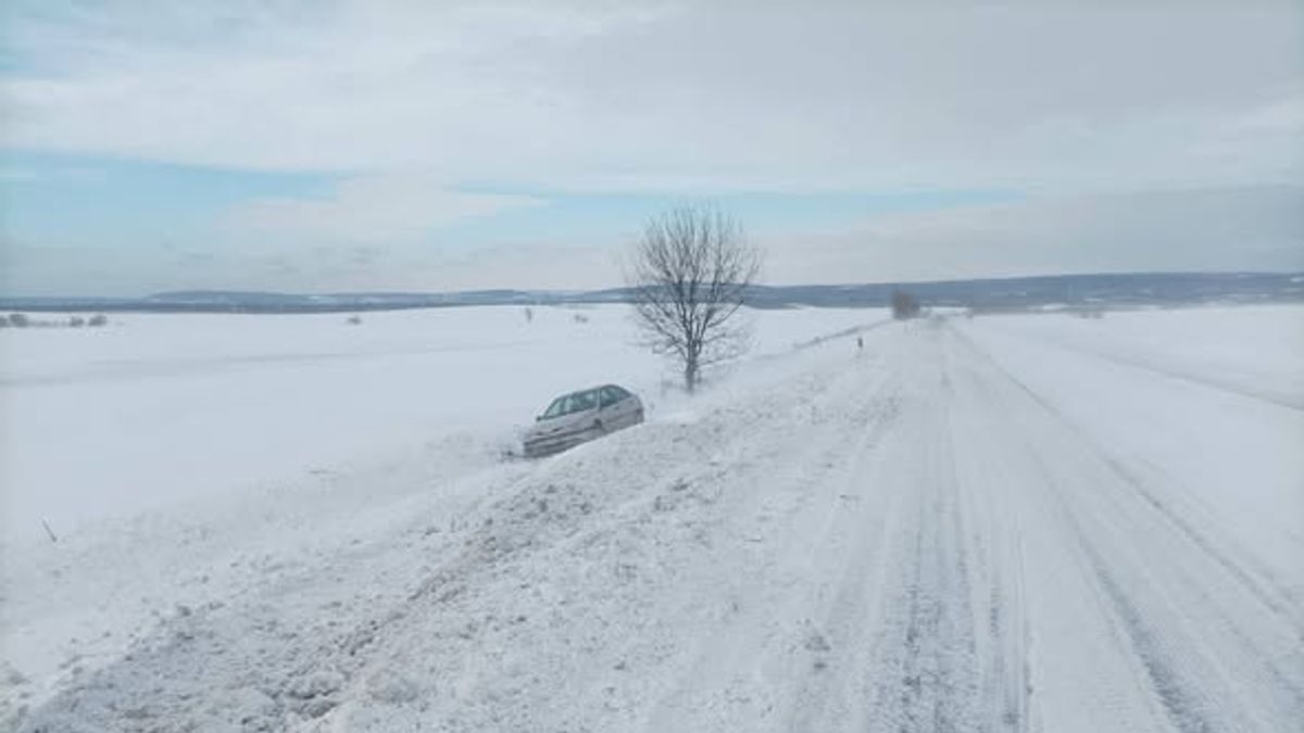 Hófúvások, balesetek nehezítik a közlekedést a megyében