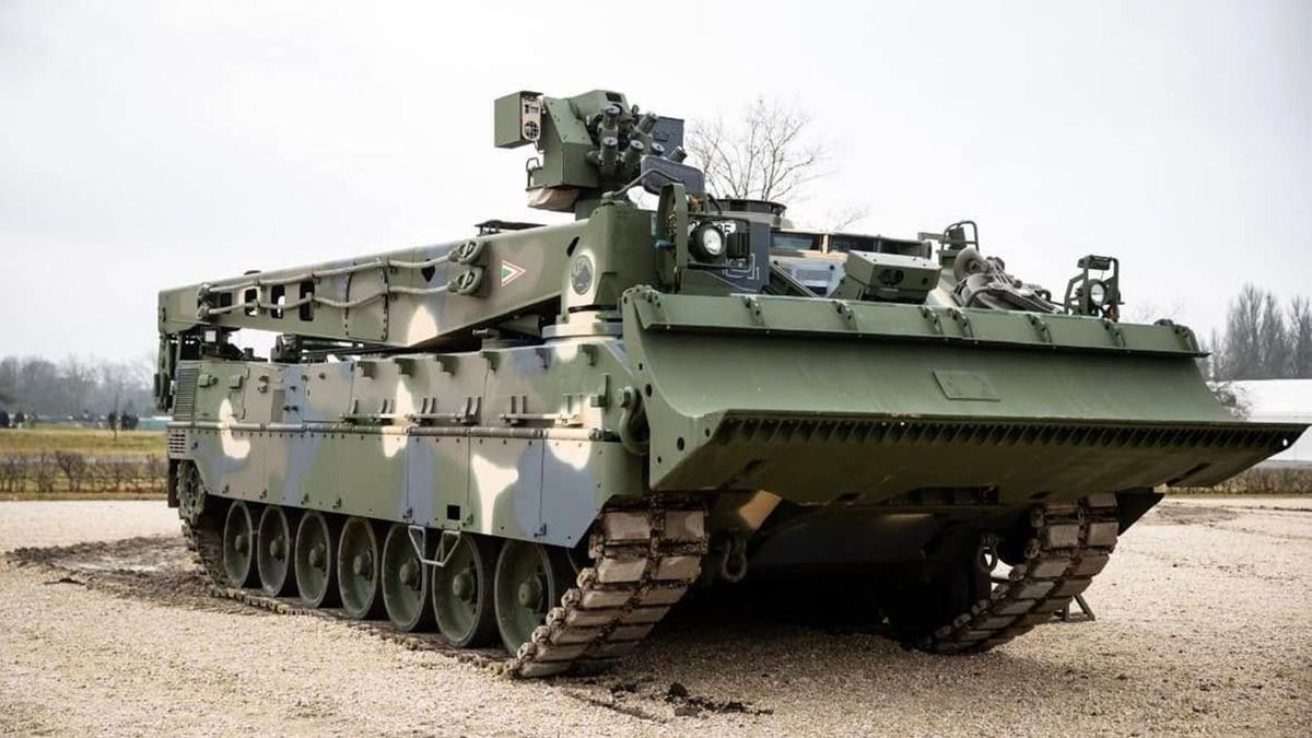 Katonai konvoj a havazás sújtotta utakon: Veszprémbe irányították a honvédségi vontatókat (videó)