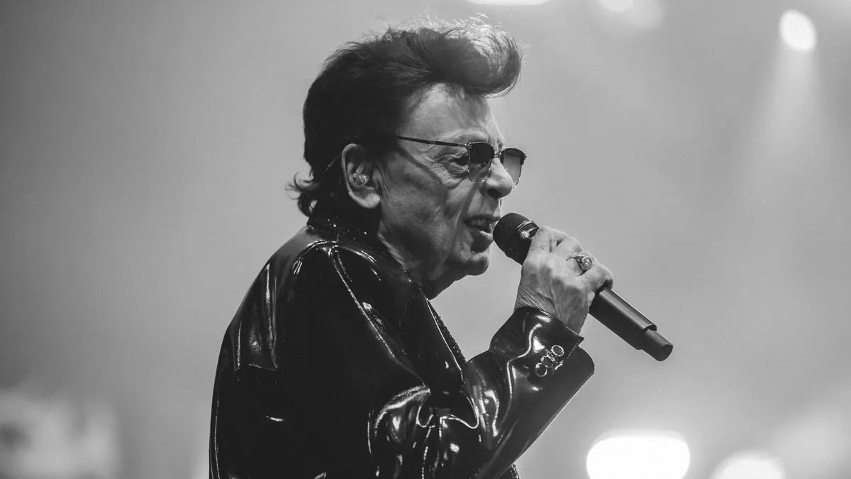 Műsorváltozás: nagy klasszikussal emlékeznek a tévécsatornák Fenyő Miklósra