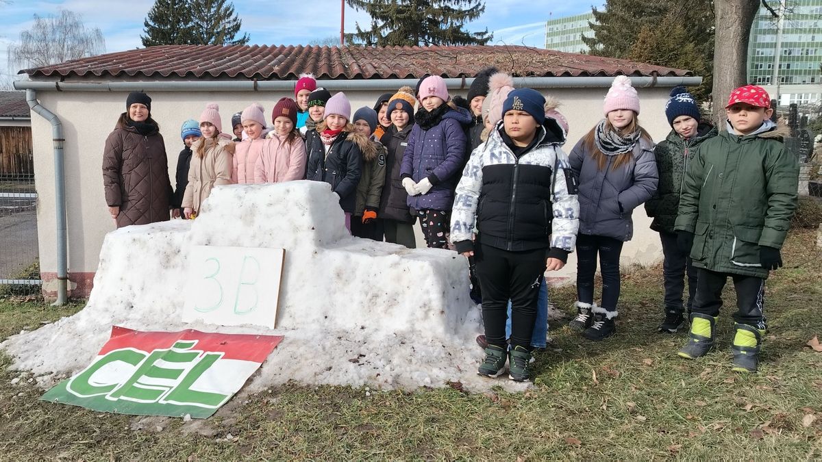 Mára elfeledett sportos játékokkal ismerkedtek