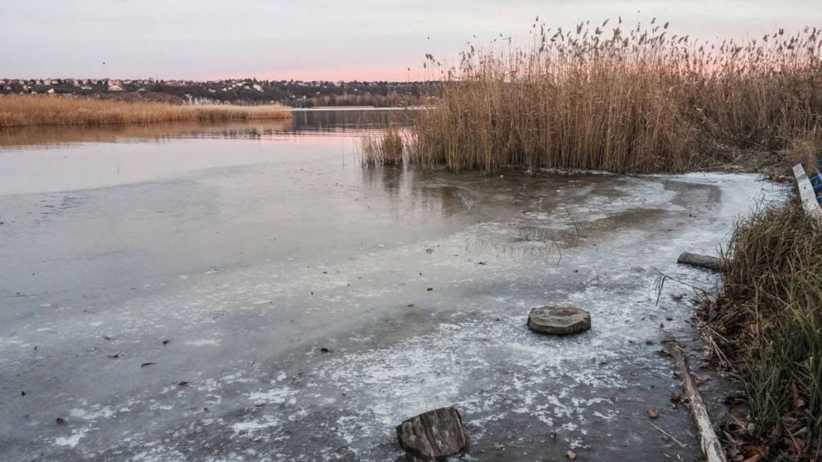 Lassan befagy a Balaton, de életveszélyes lesz rámenni