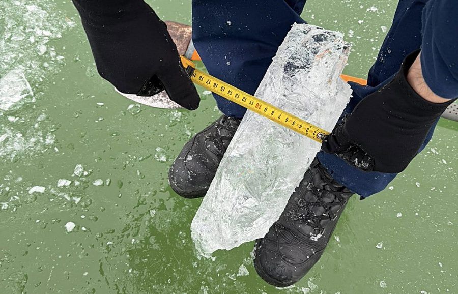 Szabad a balatoni korcsolyázás ezen a füredi strandon, a jégréteg mostanra megfelelő vastagságú lett