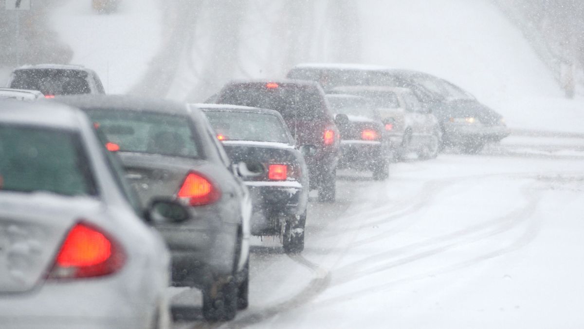 Szakad a hó Veszprém megyében, több utat is lezártak a kamionok elől (videó)