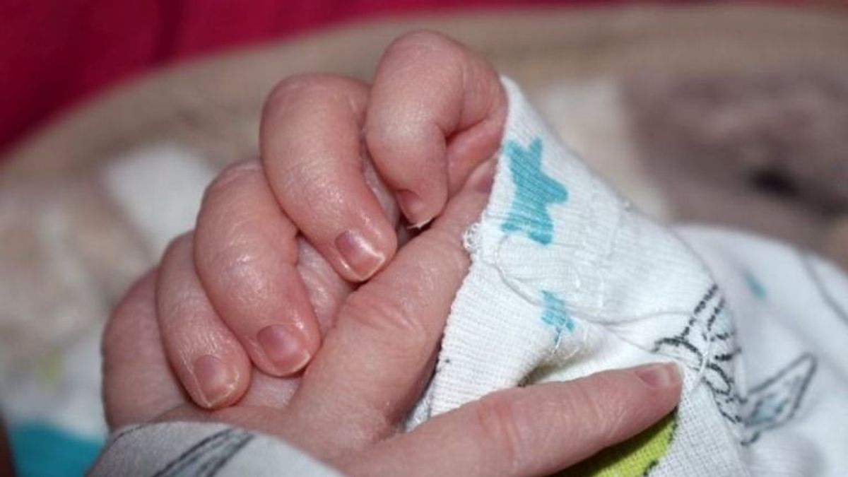 Szívmelengető fotókon az újév első babája: kiderült, milyen nevet kapott (+ fotók)