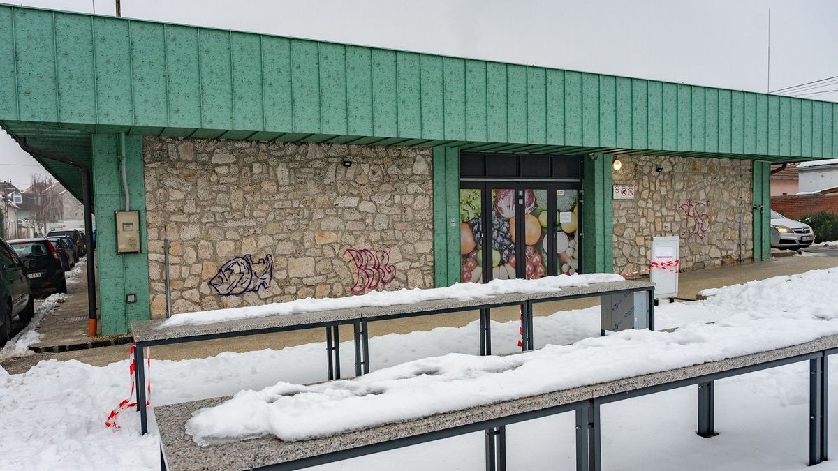 Vandálok rongálták meg a tapolcai piaccsarnokot: pénzjutalmat ajánlott fel a polgármester