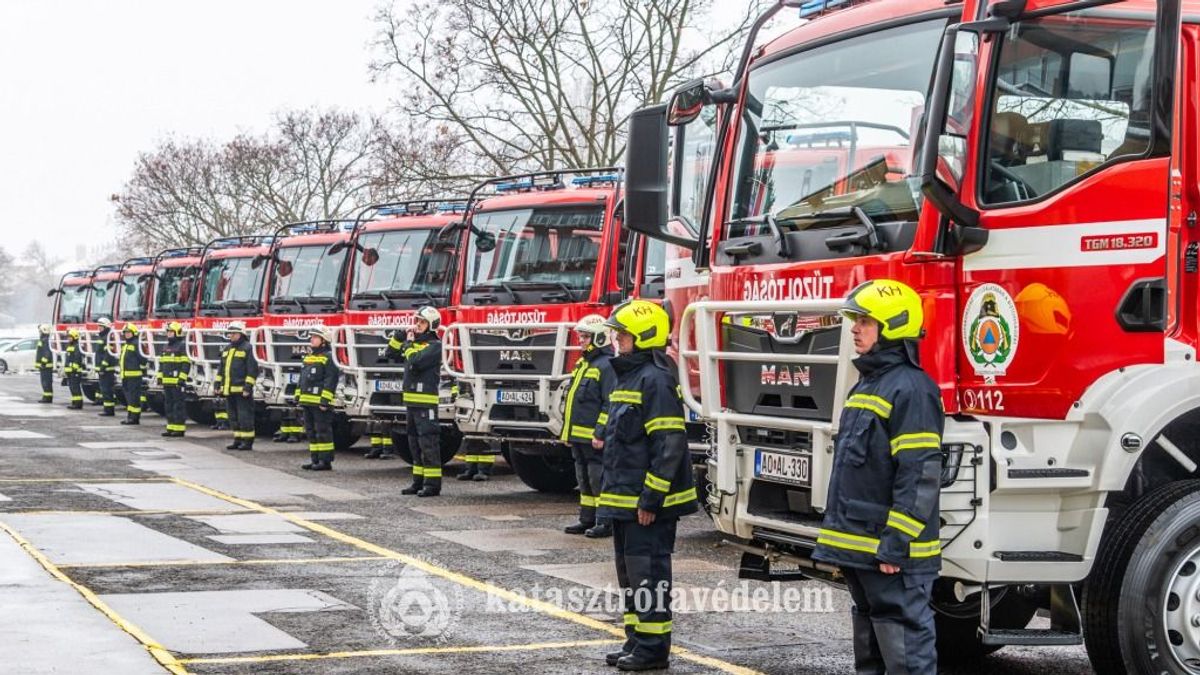 Tíz új gépjárműfecskendő áll szolgálatba a hatékonyabb tűzoltás érdekében