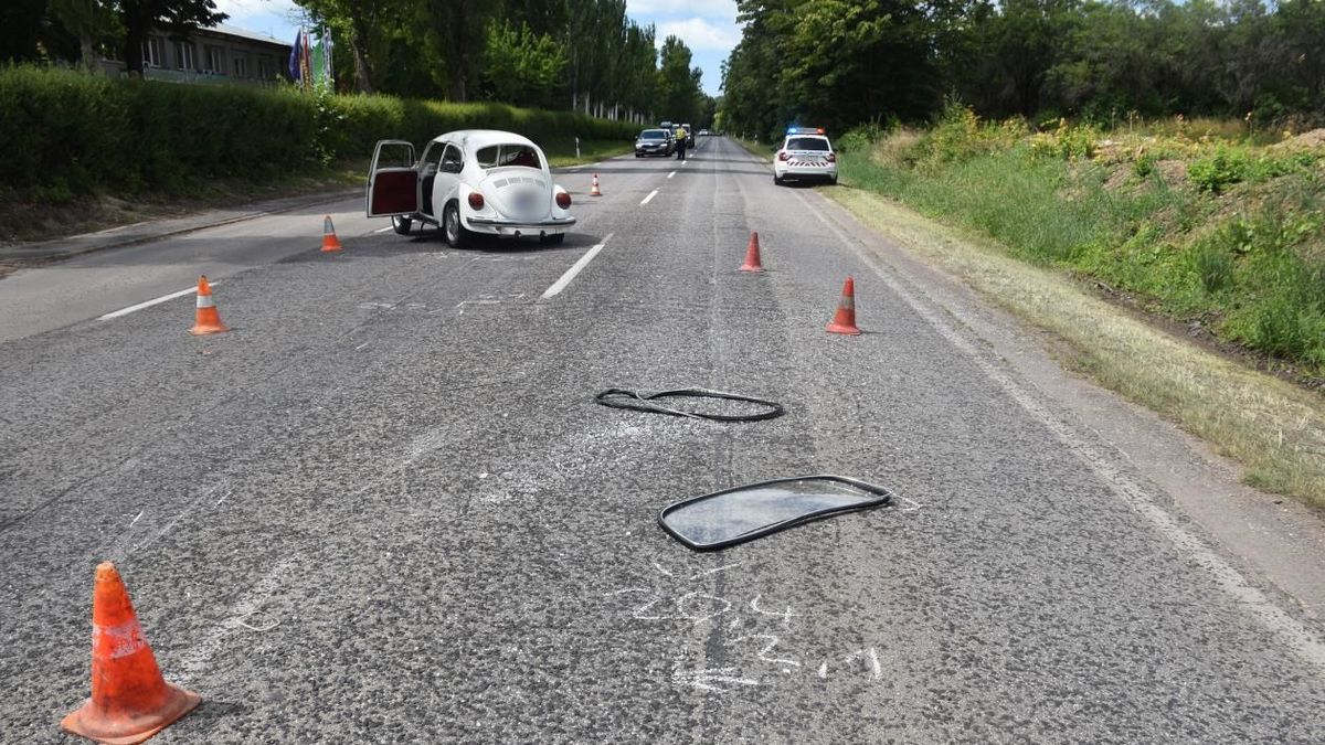 Figyelmetlen volt a lengyel sofőr, a vétlen jármű felborult