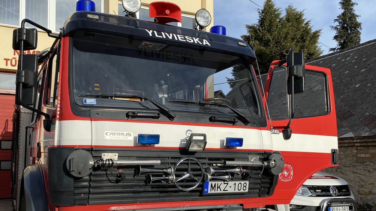 Sirálymentés, fal- és fakidőlés, füst, tűz, balesetek – bőven akadt dolguk szerdán a tűzoltóknak 