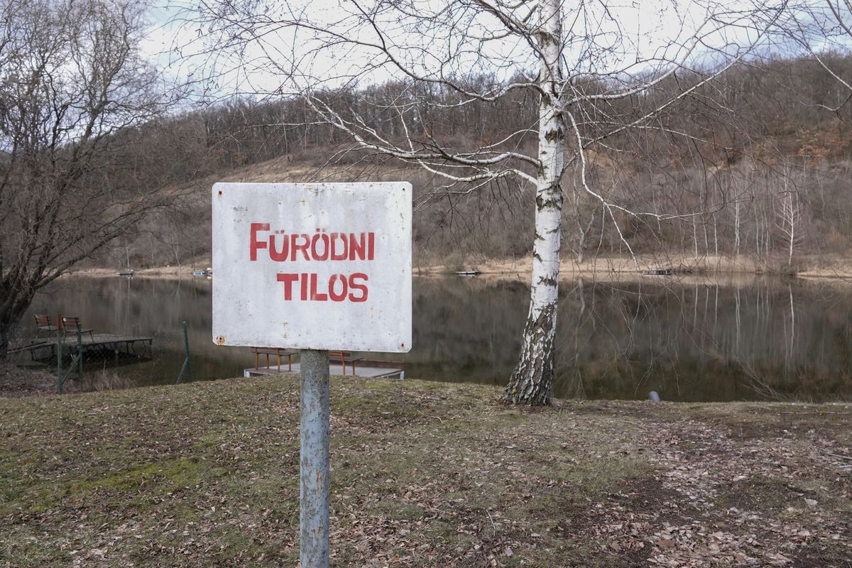 A herendi tavaknál horgászni lehet, fürödni nem.
