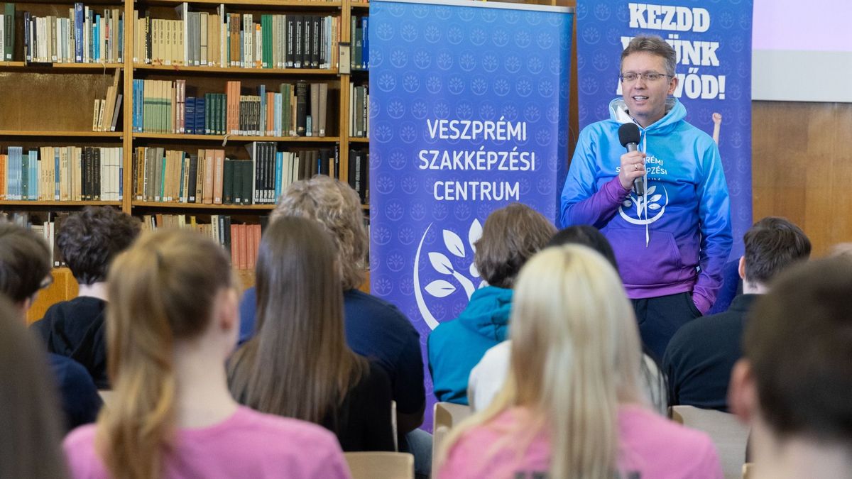 A Veszprémi Szakképzési Centrum diákjai kérdezhettek Hankó Balázs minisztertől (galéria + videó)