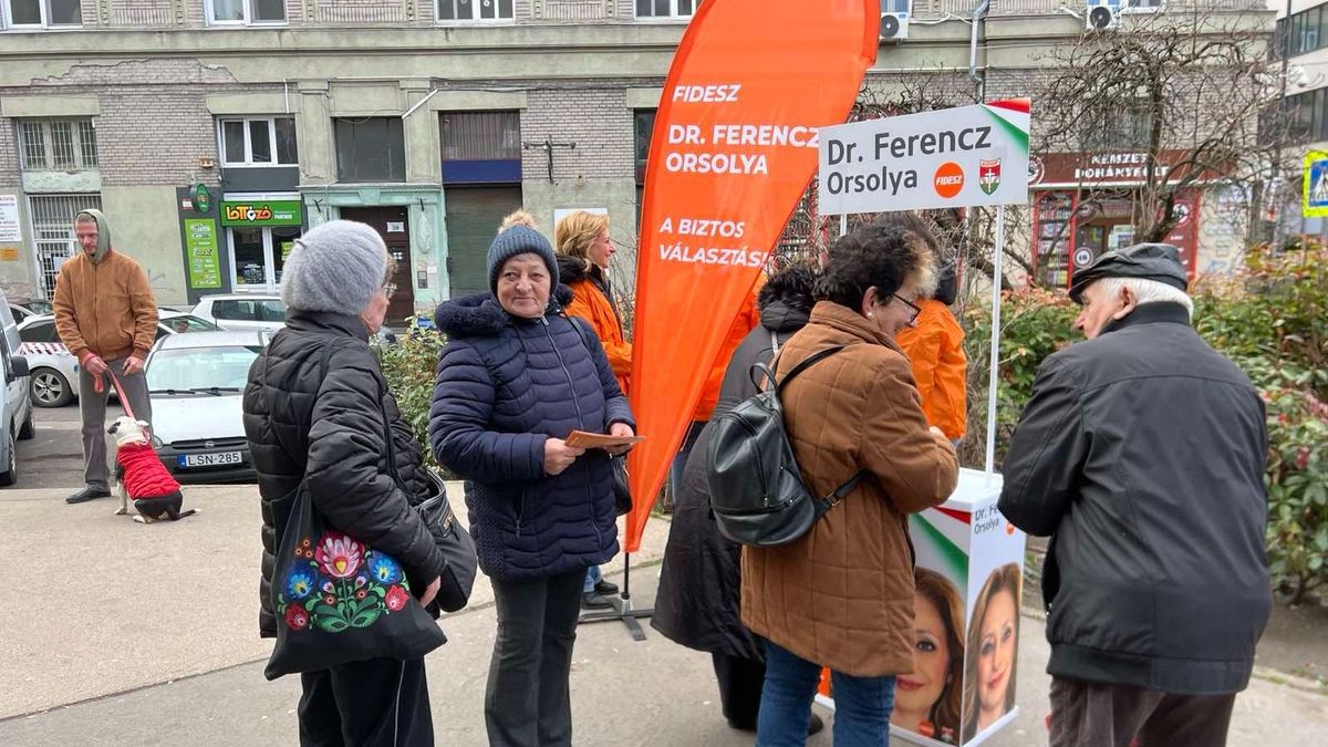 Fideszes aktivistára támadt a plakátrongáló tiszás Budapesten