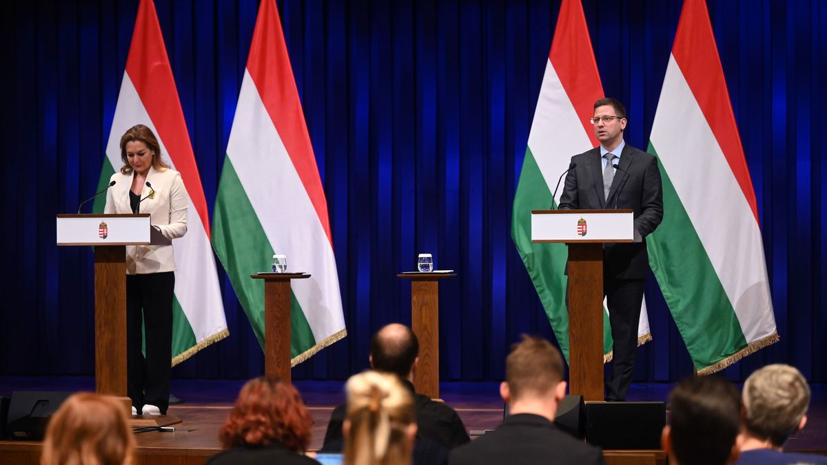 Gulyás Gergely kancelláriaminiszter ismerteti a legújabb kormányzati döntéseket – kövesse nálunk élőben