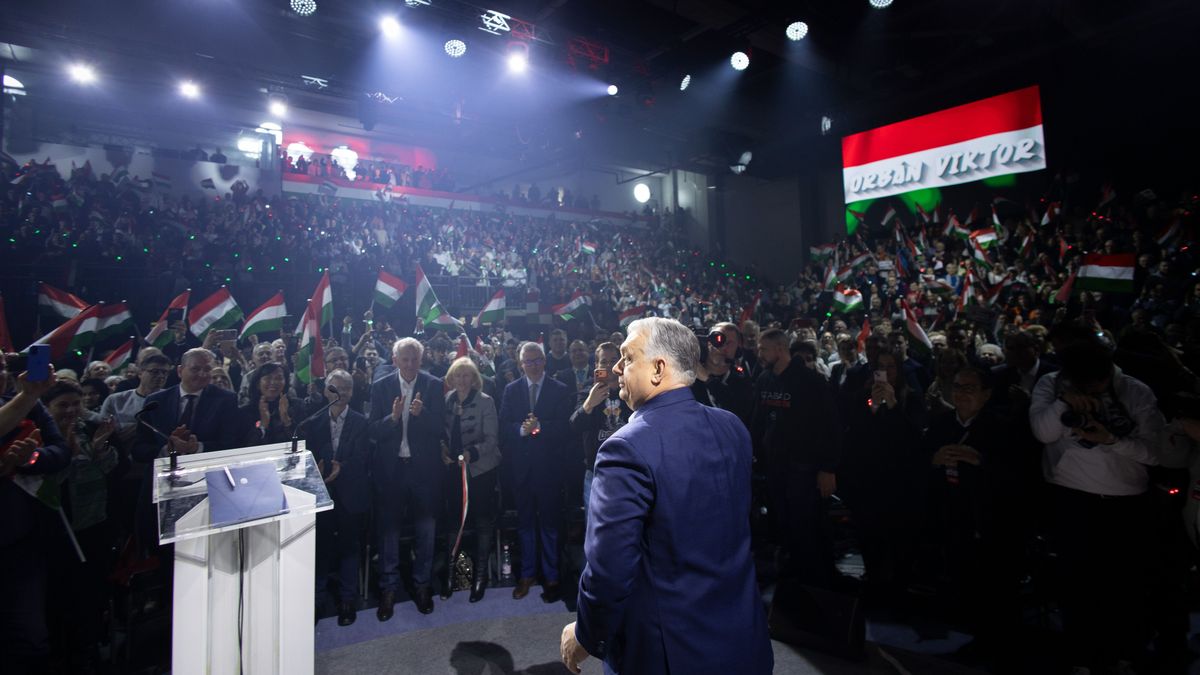 Finom ebédet kapott Orbán Viktor a háborúellenes gyűlés után (videó)