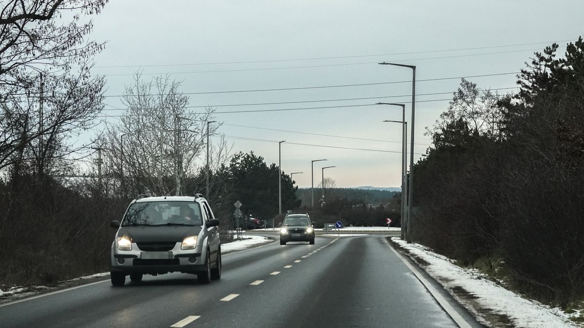 Figyelem! Saras eső és ködfoltok lassítják a forgalmat