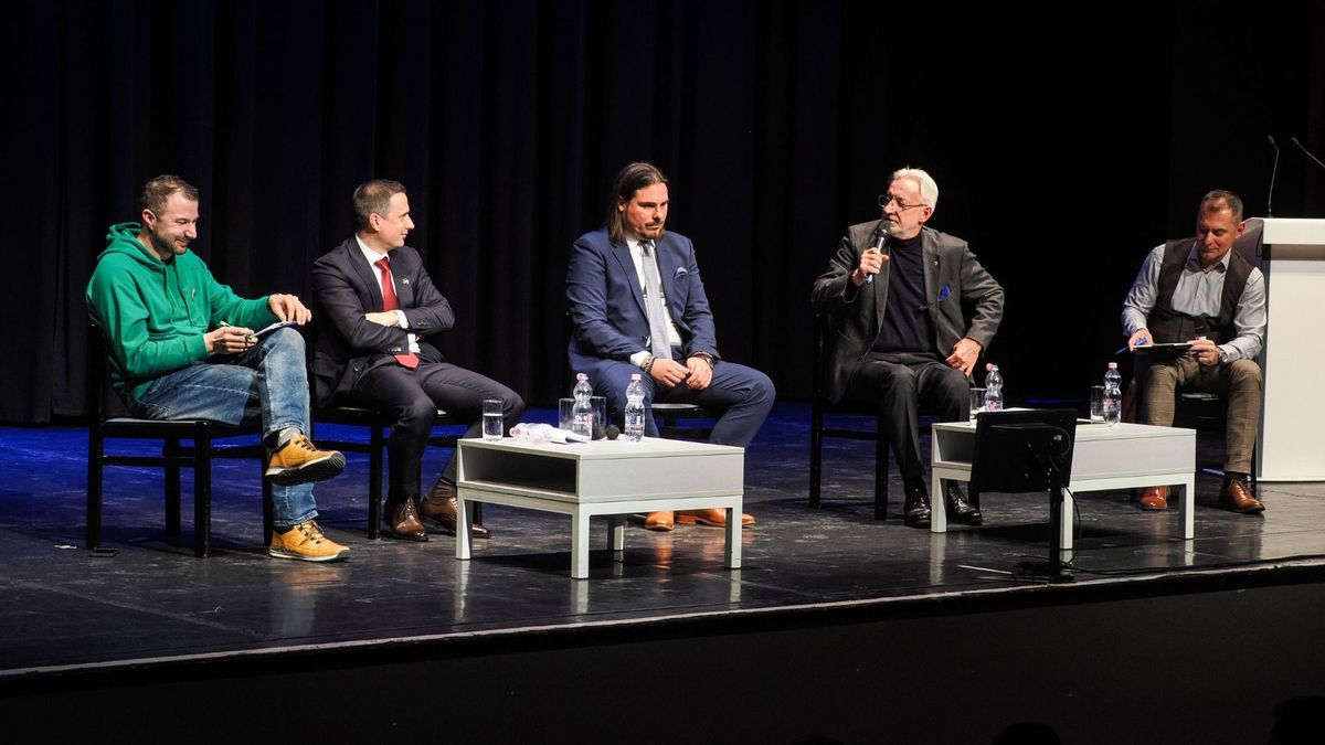 Csak a tiszás jelölt nem jött el az országgyűlési képviselőjelöltek veszprémi vitájára