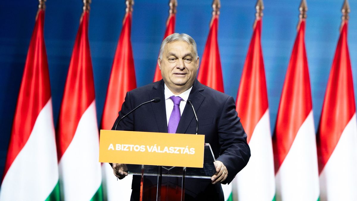 Teltház fogadta Orbán Viktort a Várkert Bazárban, kövesse nálunk élőben! (videó)