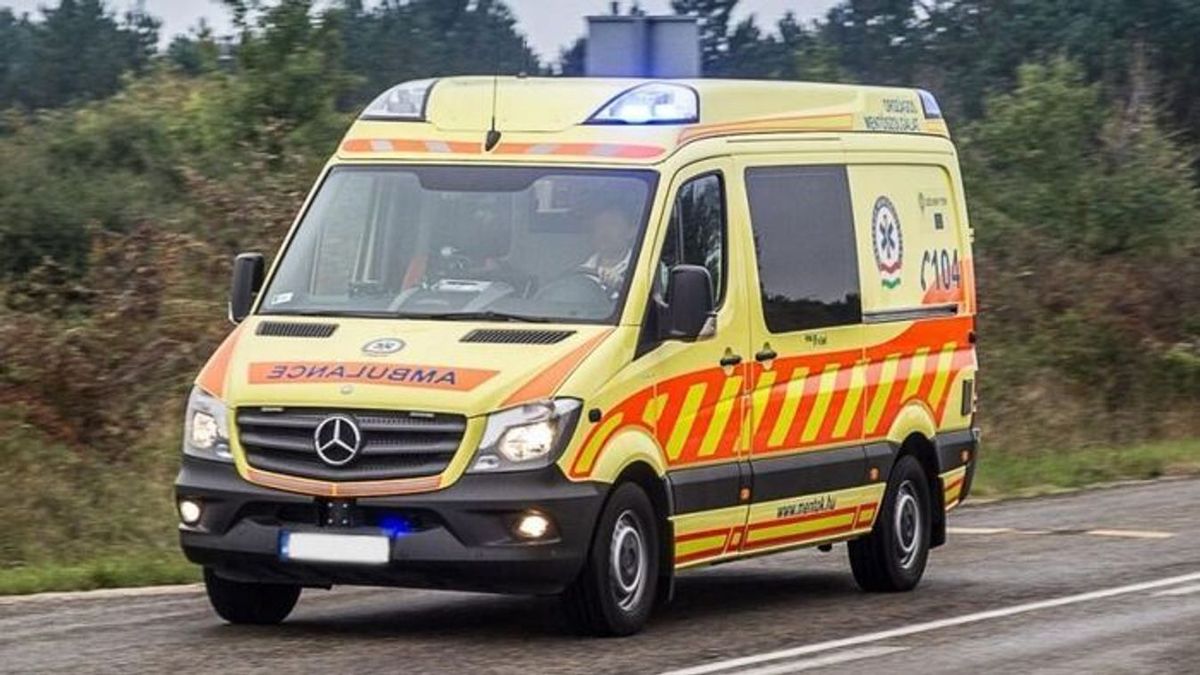 Két autó karambolozott a 71-en, a helyszínre mentőt is kellett hívni