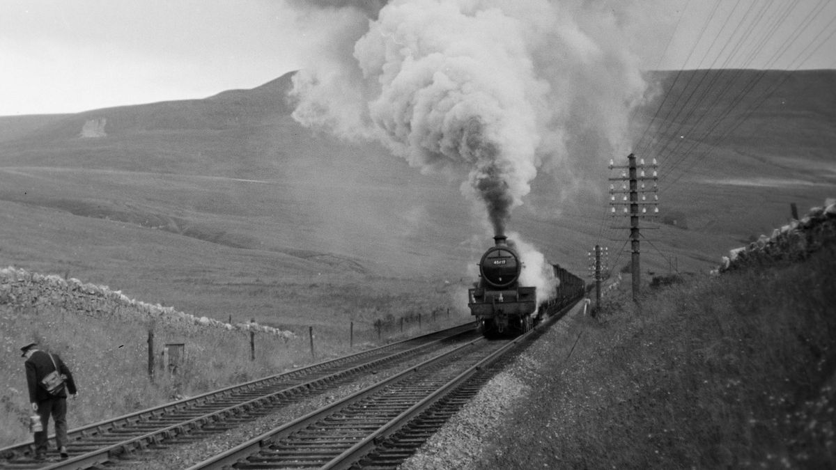 Videón az elfeledett bakonyi vasútvonal, így robogott a gőzös Tatabányától Pápáig (+fotók)