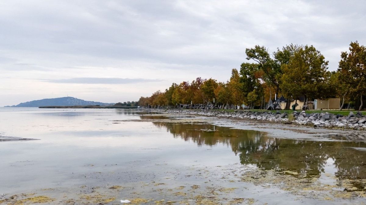 Munkagépek lepik el a Balaton-parti települést, nagy változás jön egy népszerű szabadstrandon
